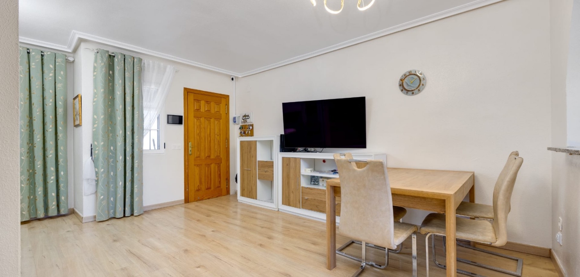 For sale - 3 Bedroom 2 Bathroom Townhouse in Torrevieja - Torrevieja  - Costa Blanca (Alicante)