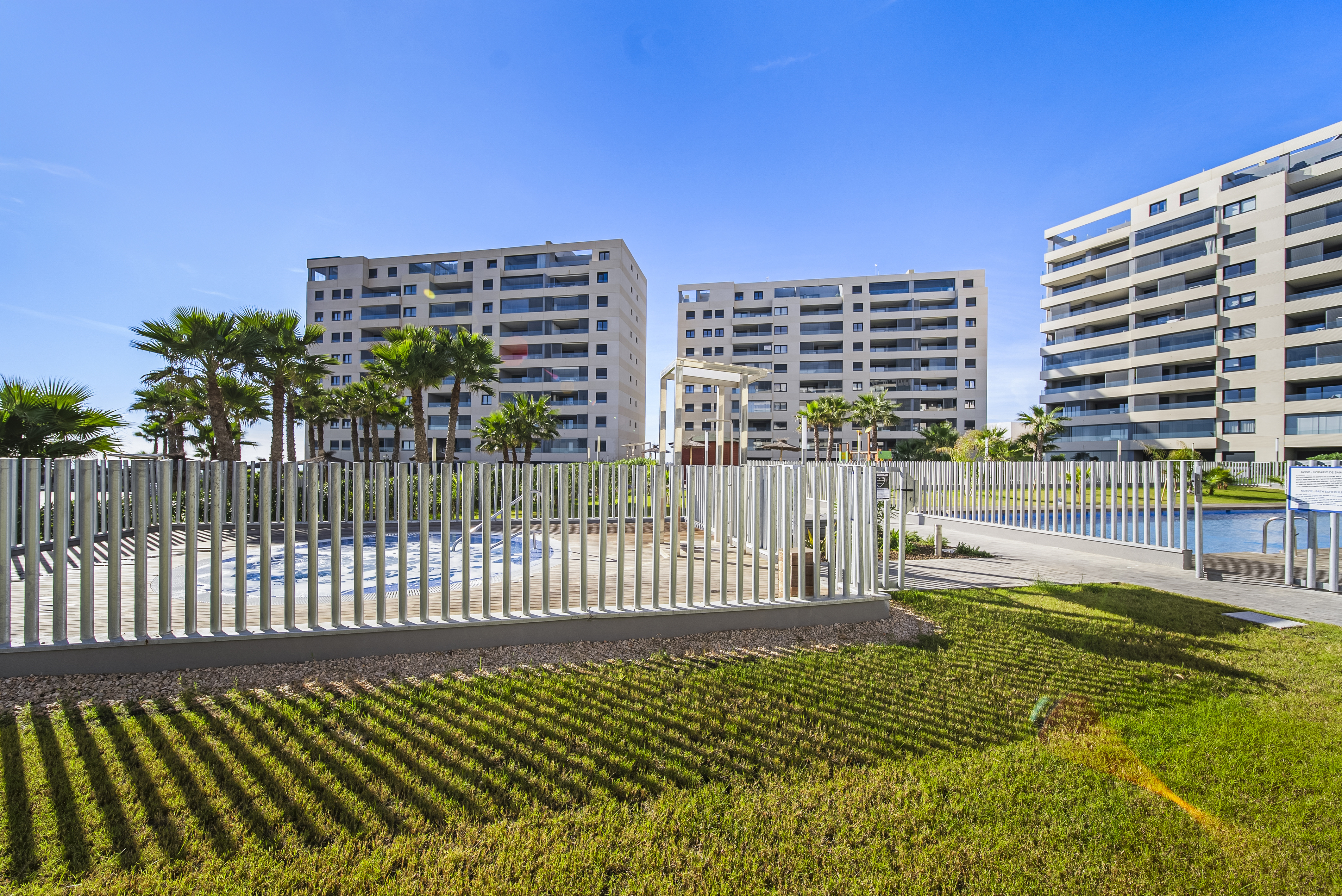 For sale - 3 Bedroom 2 Bathroom Apartamento in Torrevieja - Punta Prima  - Alicante