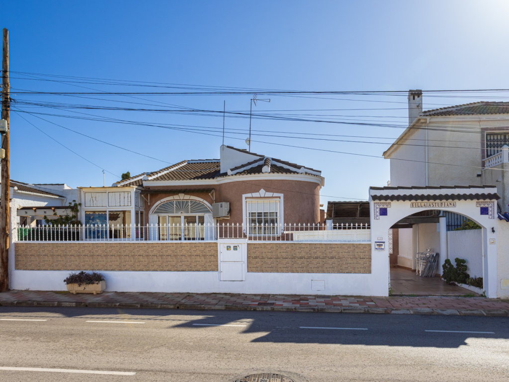 3 Bedroom 2 Bathroom Detached Villa in Torrevieja