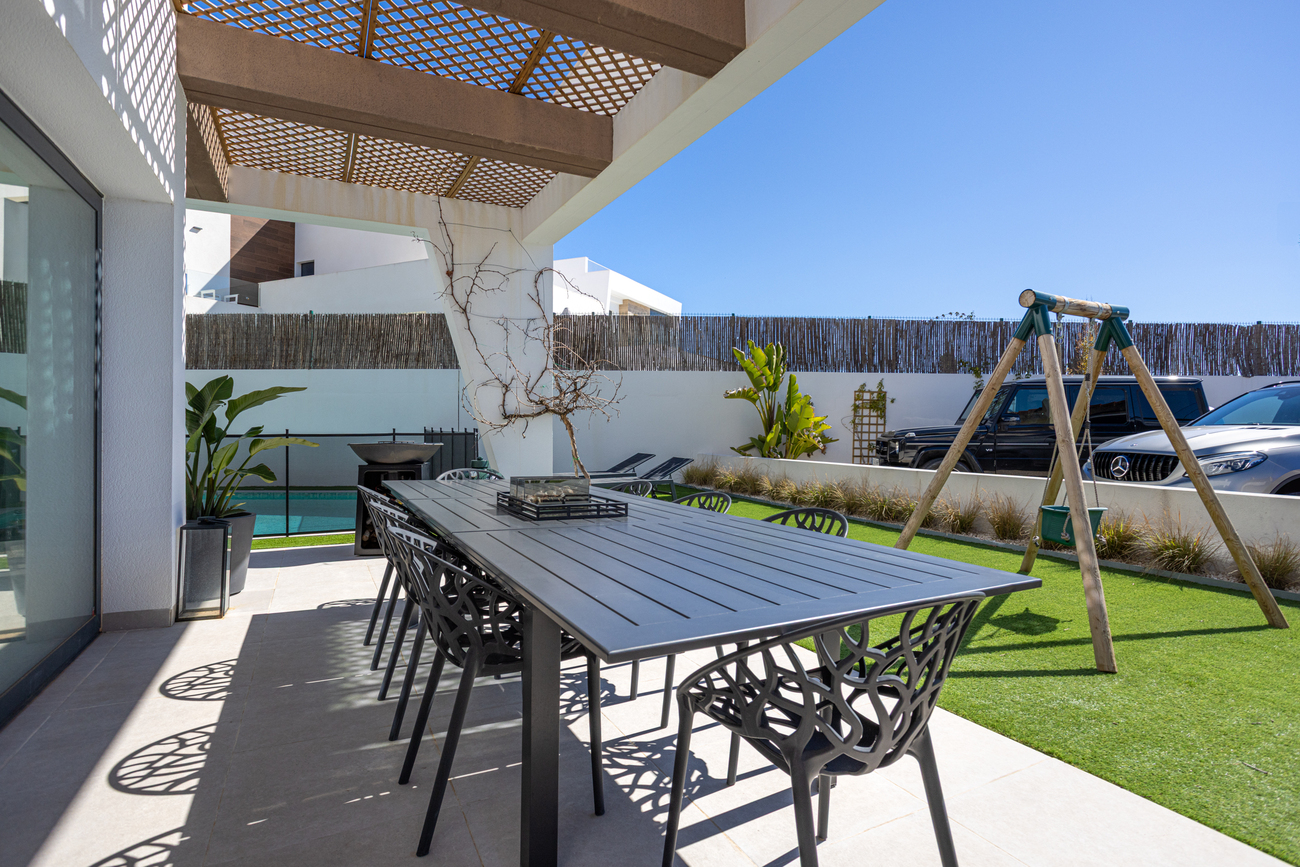 For sale - 4 Bedroom 3 Bathroom Villa in Ciudad Quesada - center  - Alicante