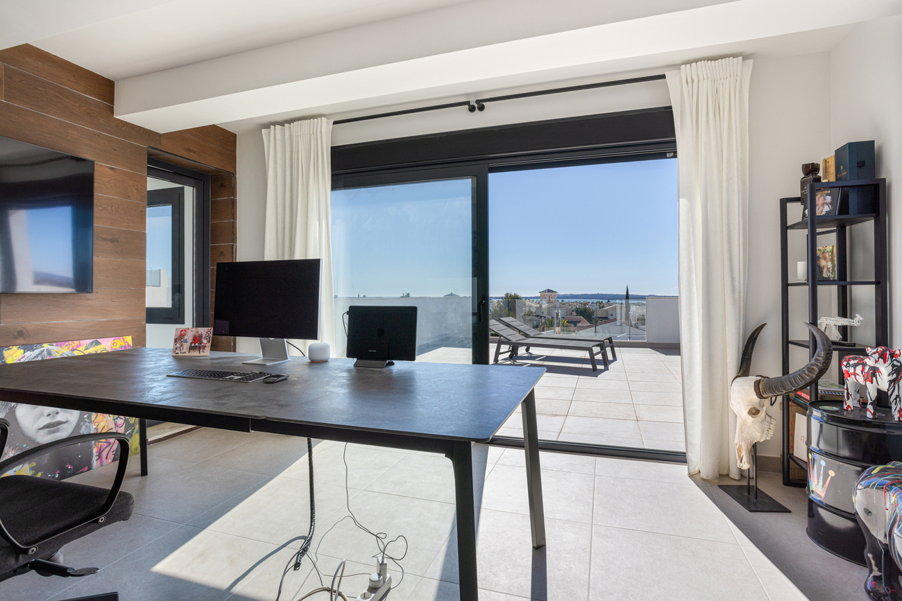 For sale - 4 Bedroom 3 Bathroom Villa in Ciudad Quesada - center  - Alicante