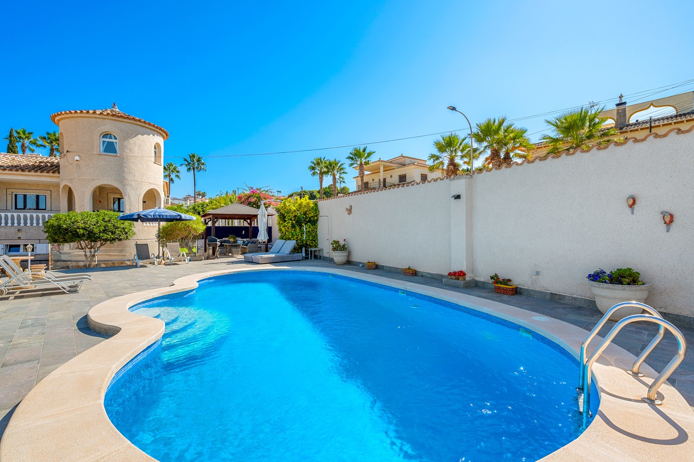 For sale - 5 Bedroom 4 Bathroom Villa in Almoradi - Inland  - Alicante