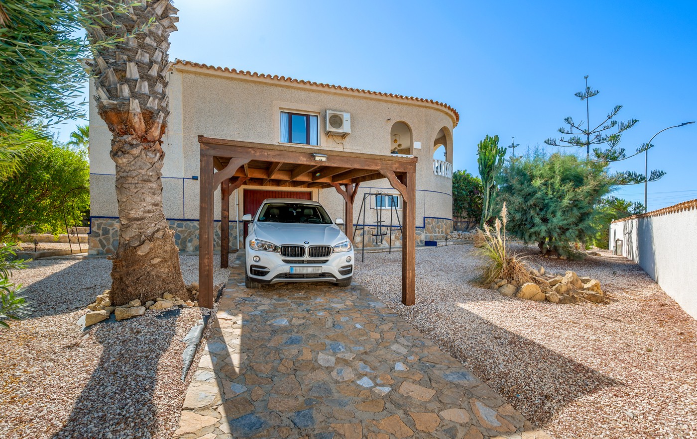 For sale - 5 Bedroom 4 Bathroom Villa in Almoradi - Inland  - Alicante