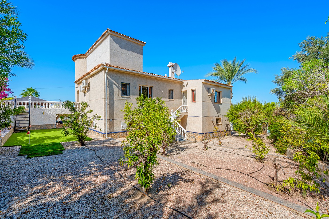 For sale - 5 Bedroom 4 Bathroom Villa in Almoradi - Inland  - Alicante