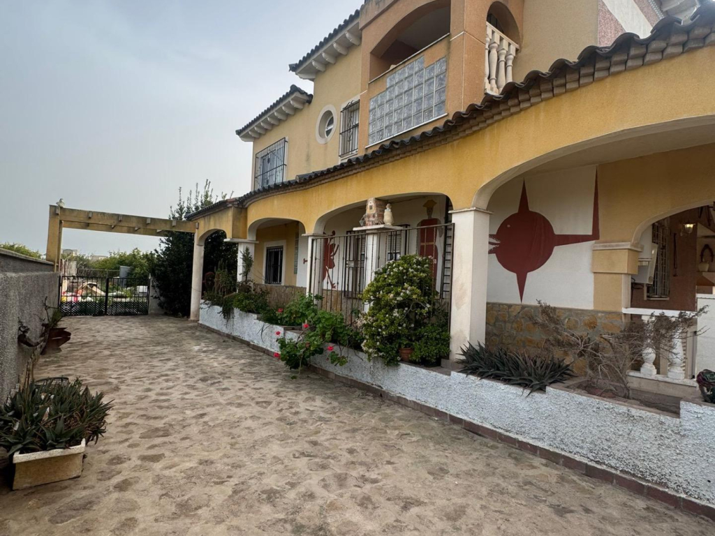 5 Bedroom 3 Bathroom Villa in Orihuela
