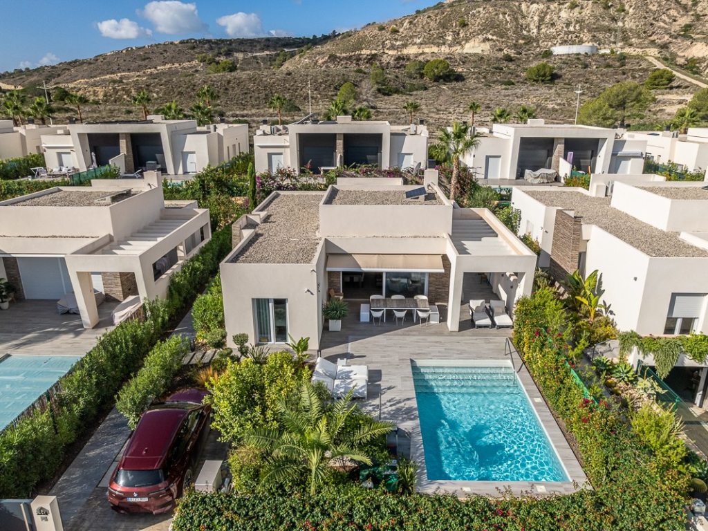 2 Bedroom 2 Bathroom Villa in Algorfa