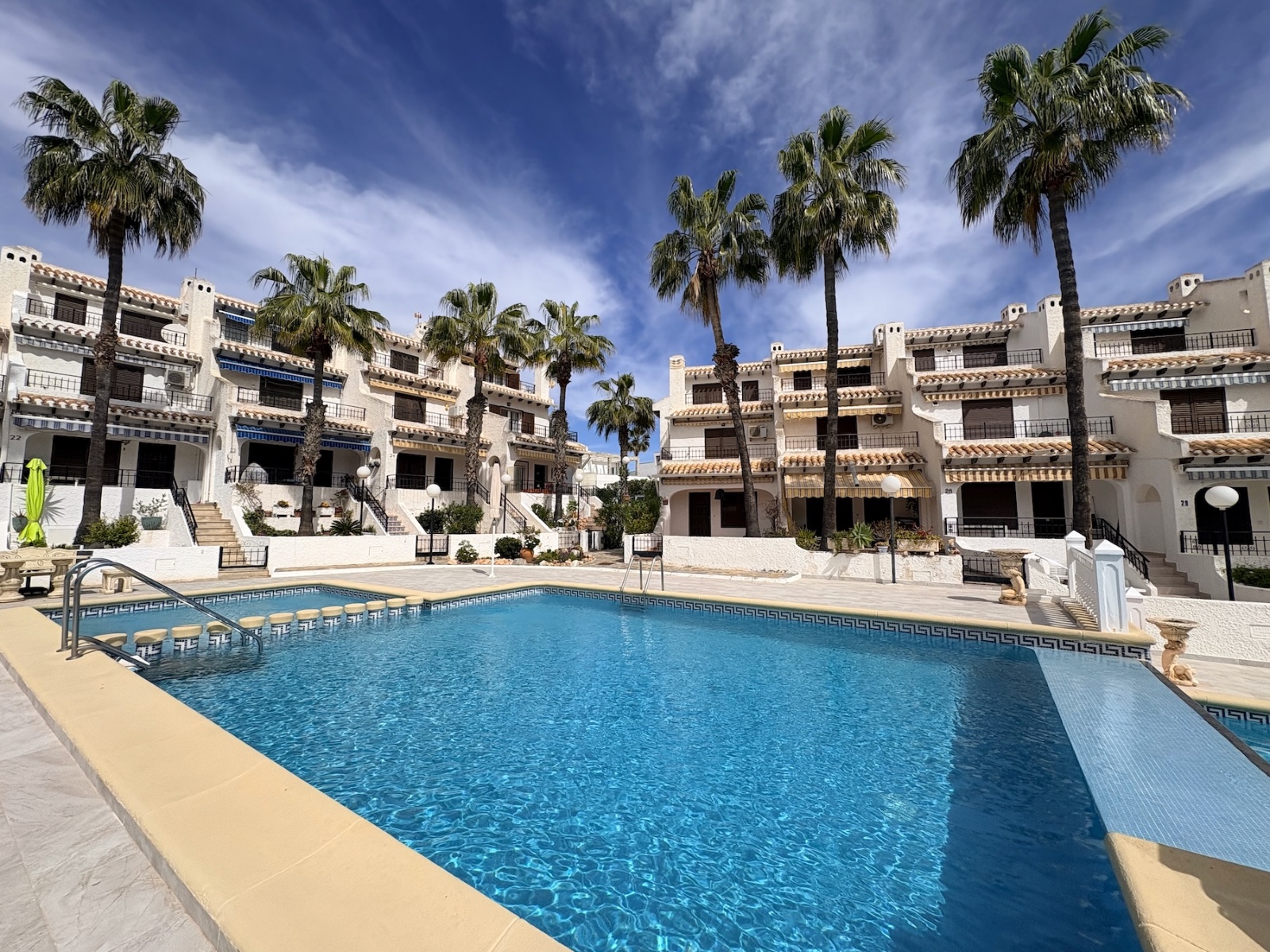 For sale - 4 Bedroom 2 Bathroom Town House in Orihuela Costa - Costa Blanca  - Alicante