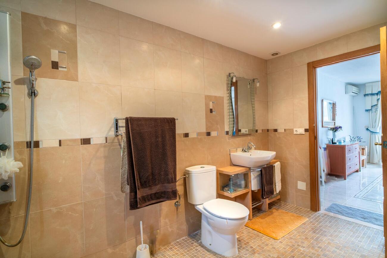 For sale - 4 Bedroom 4 Bathroom Villa in Orihuela -  - Alicante