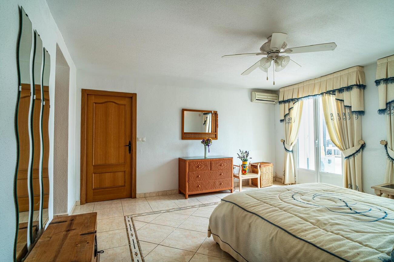 For sale - 4 Bedroom 4 Bathroom Villa in Orihuela -  - Alicante