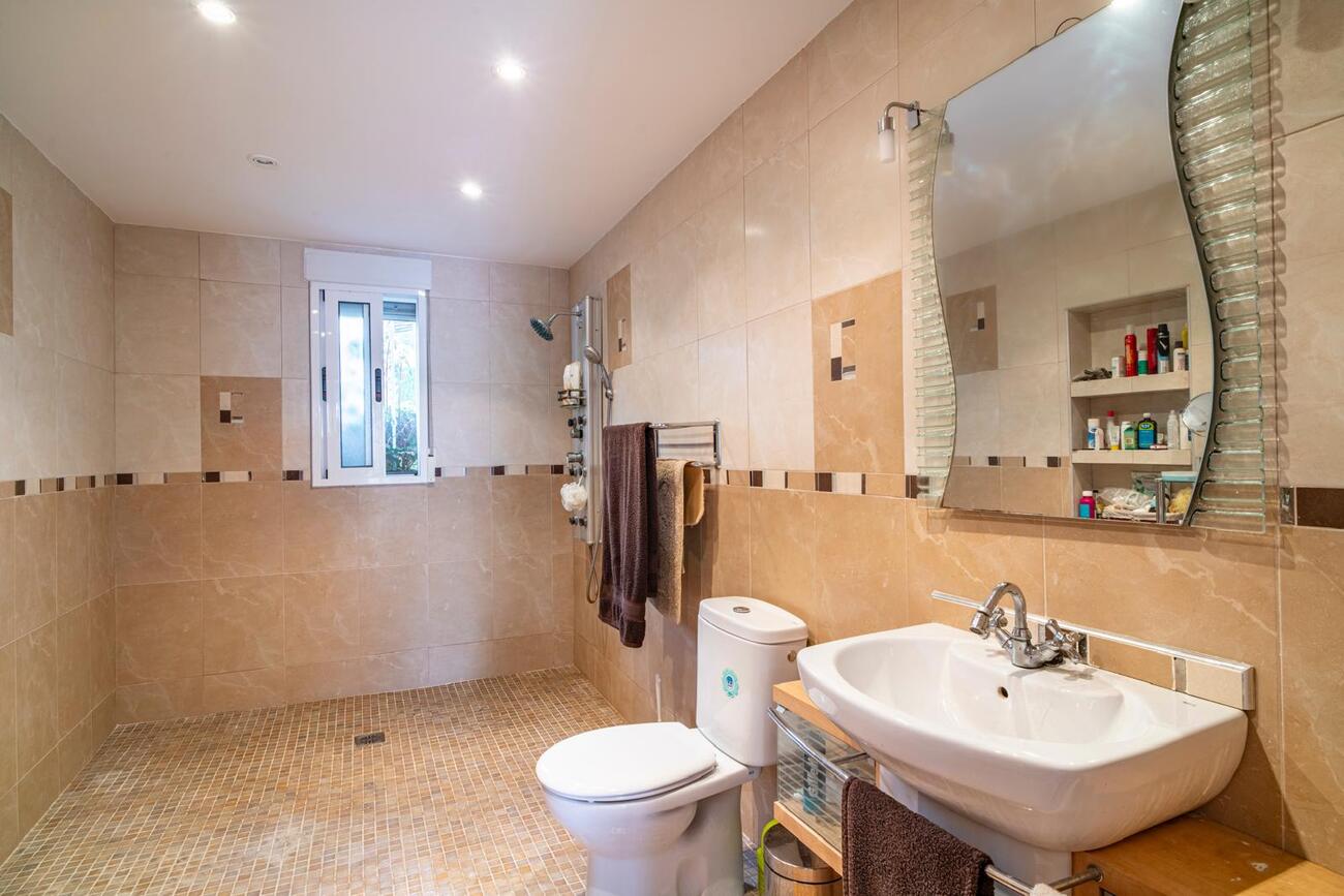 For sale - 4 Bedroom 4 Bathroom Villa in Orihuela -  - Alicante