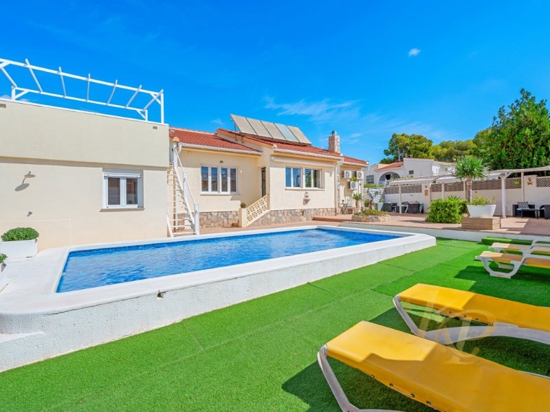 For sale - 7 Bedroom 3 Bathroom Villa in Rojales - Ciudad Quesada  - Alicante