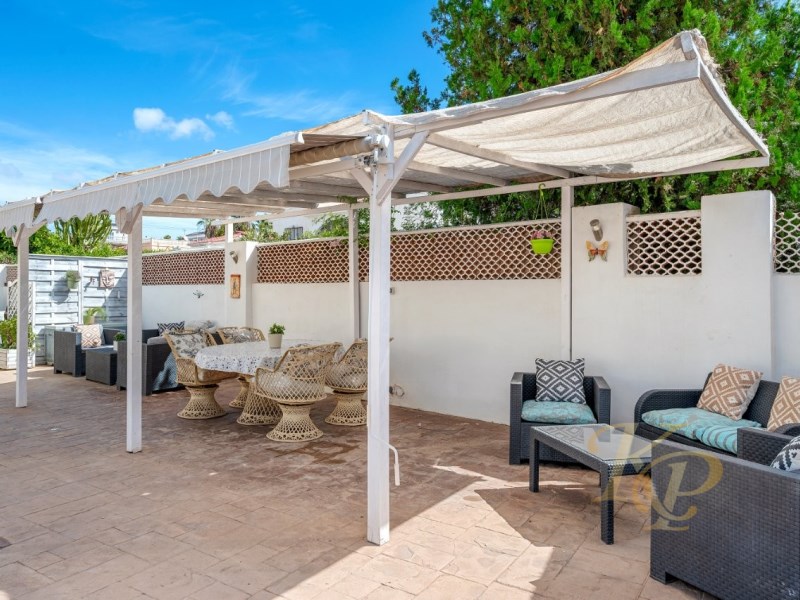 For sale - 7 Bedroom 3 Bathroom Villa in Rojales - Ciudad Quesada  - Alicante