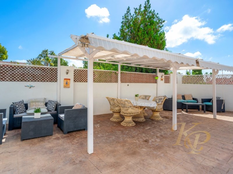 For sale - 7 Bedroom 3 Bathroom Villa in Rojales - Ciudad Quesada  - Alicante