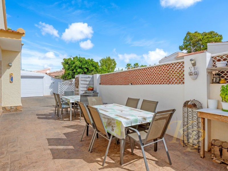 For sale - 7 Bedroom 3 Bathroom Villa in Rojales - Ciudad Quesada  - Alicante