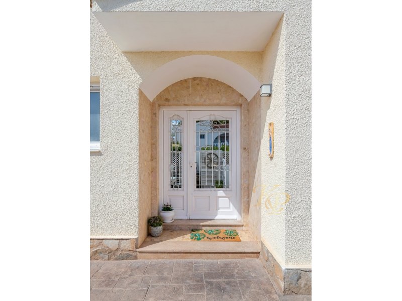 For sale - 7 Bedroom 3 Bathroom Villa in Rojales - Ciudad Quesada  - Alicante