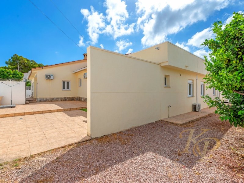 For sale - 7 Bedroom 3 Bathroom Villa in Rojales - Ciudad Quesada  - Alicante