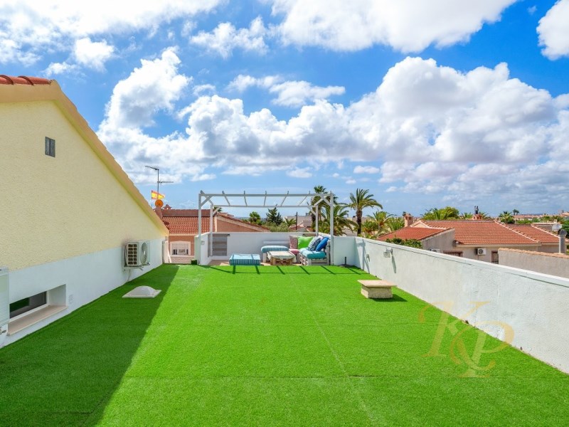 For sale - 7 Bedroom 3 Bathroom Villa in Rojales - Ciudad Quesada  - Alicante