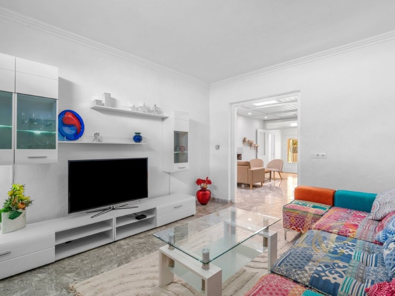 For sale - 7 Bedroom 3 Bathroom Villa in Rojales - Ciudad Quesada  - Alicante