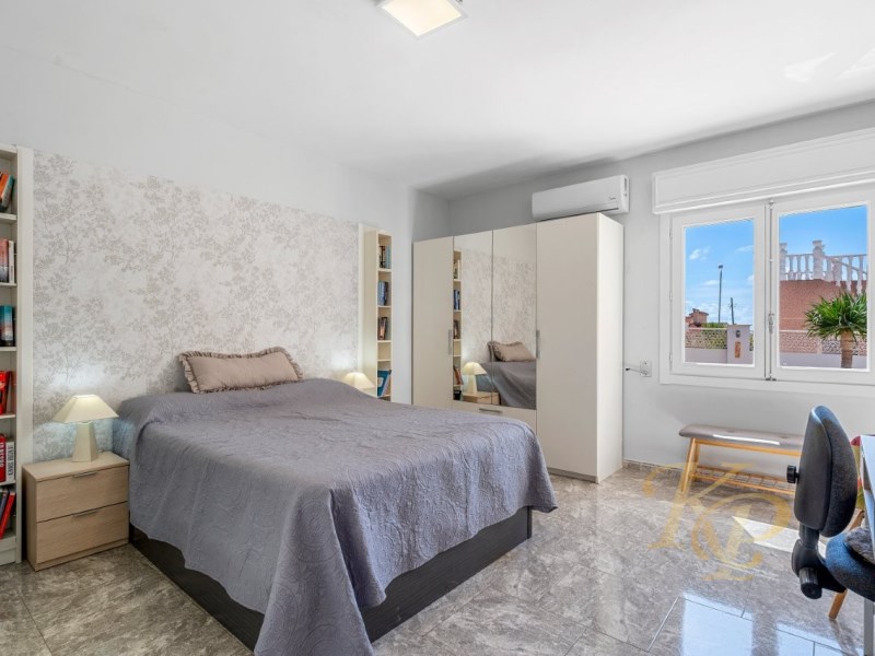 For sale - 7 Bedroom 3 Bathroom Villa in Rojales - Ciudad Quesada  - Alicante