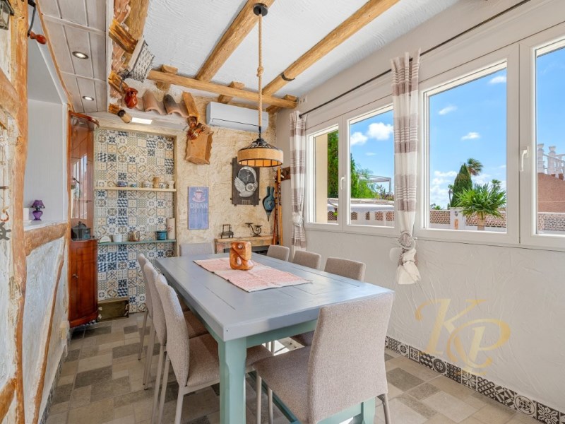 For sale - 7 Bedroom 3 Bathroom Villa in Rojales - Ciudad Quesada  - Alicante