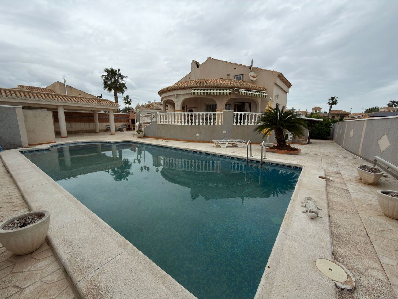 For sale - 5 Bedroom 3 Bathroom Villa in Playa Flamenca - Costa Blanca  - Alicante