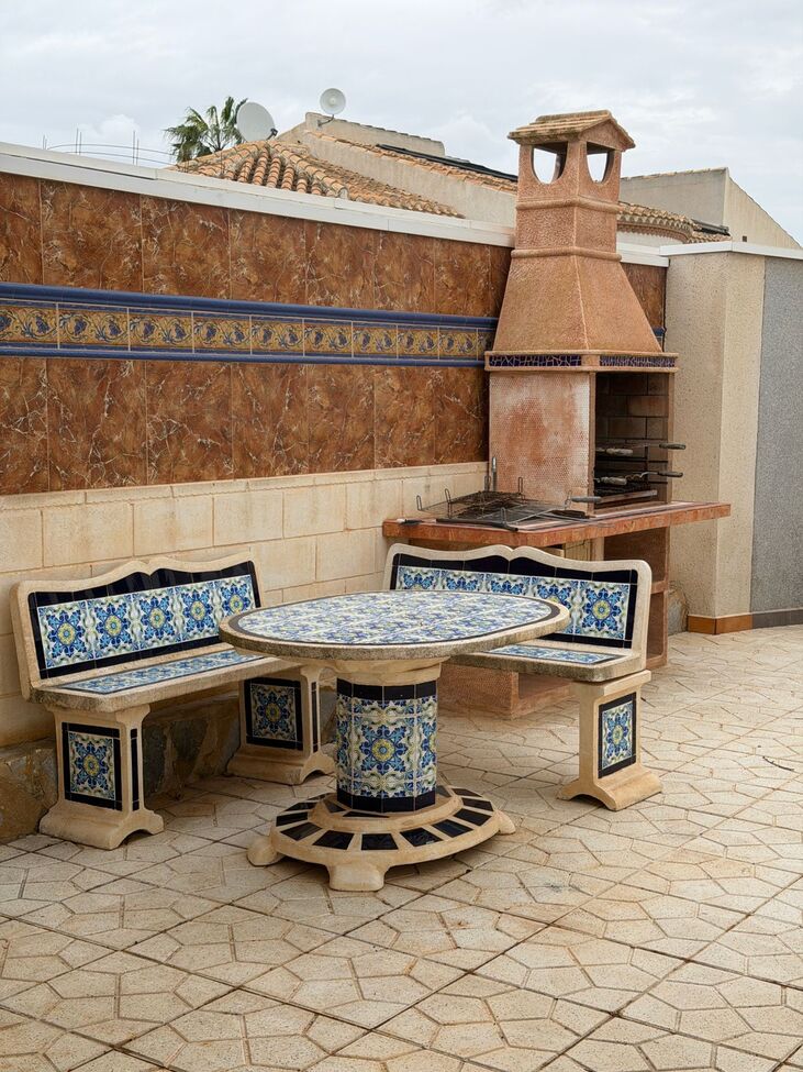 For sale - 5 Bedroom 3 Bathroom Villa in Playa Flamenca - Costa Blanca  - Alicante