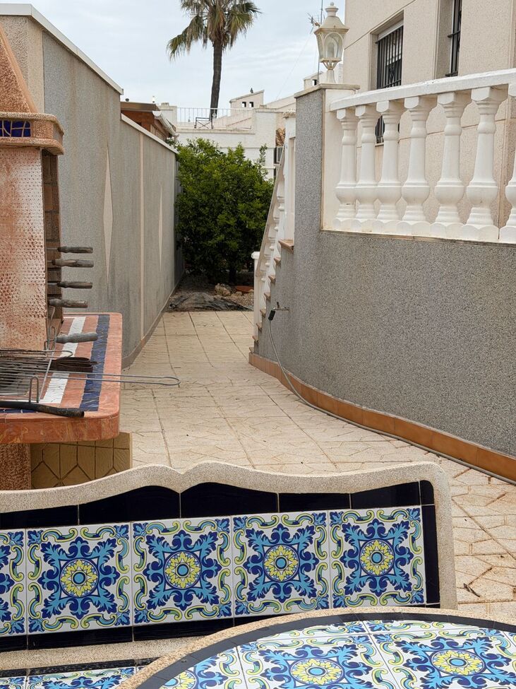 For sale - 5 Bedroom 3 Bathroom Villa in Playa Flamenca - Costa Blanca  - Alicante