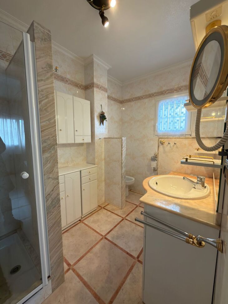 For sale - 5 Bedroom 3 Bathroom Villa in Playa Flamenca - Costa Blanca  - Alicante