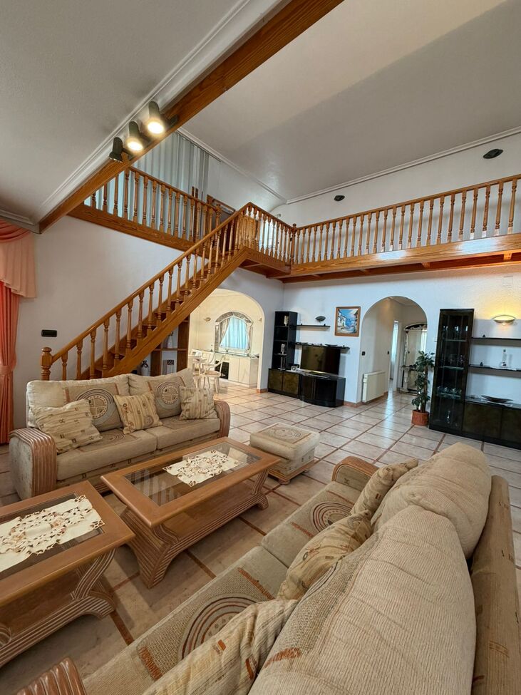 For sale - 5 Bedroom 3 Bathroom Villa in Playa Flamenca - Costa Blanca  - Alicante