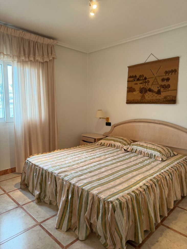 For sale - 5 Bedroom 3 Bathroom Villa in Playa Flamenca - Costa Blanca  - Alicante