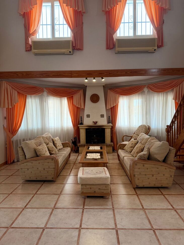 For sale - 5 Bedroom 3 Bathroom Villa in Playa Flamenca - Costa Blanca  - Alicante