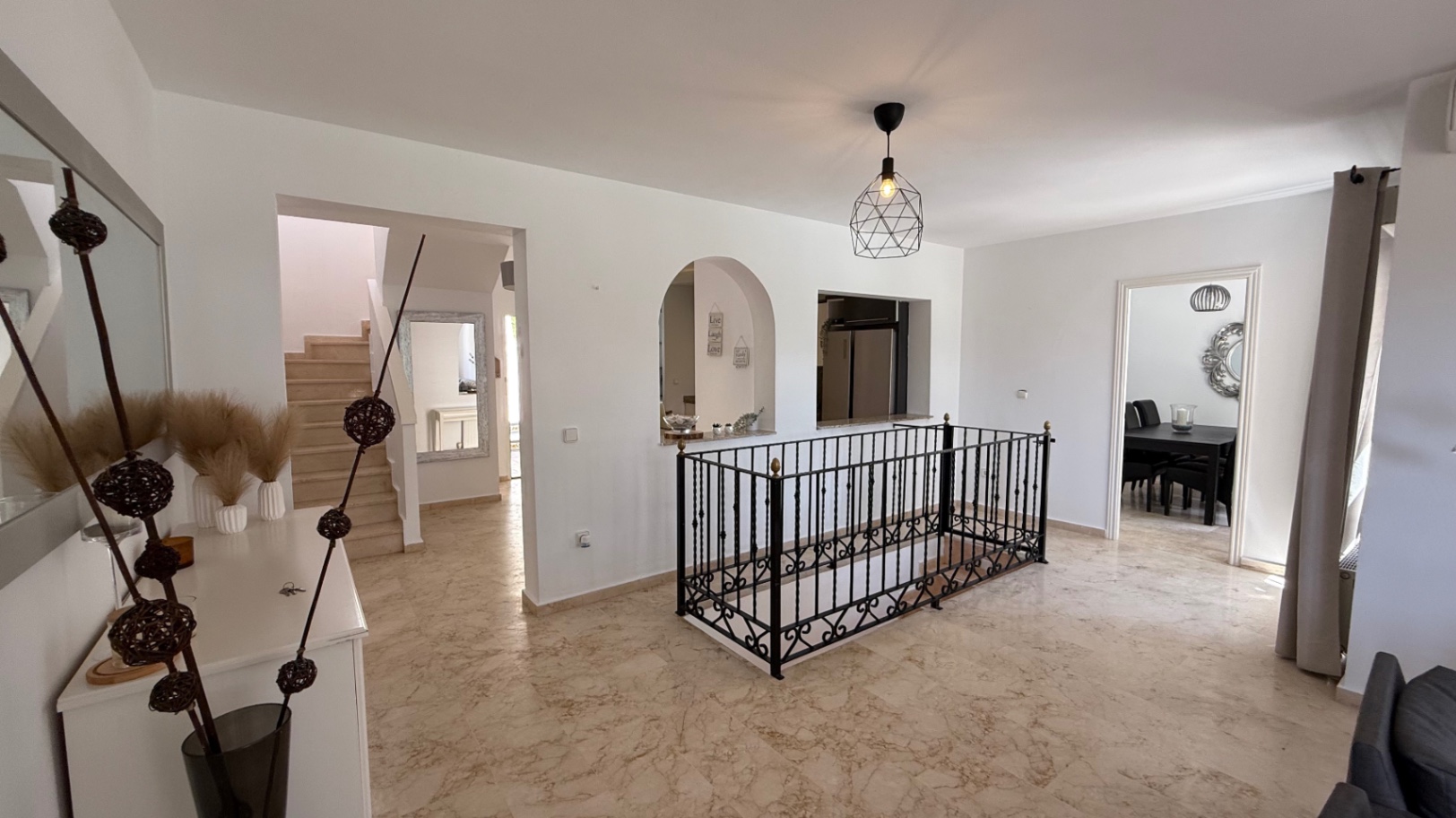 For sale - 4 Bedroom 2 Bathroom Villa in Orihuela - Inland  - Alicante
