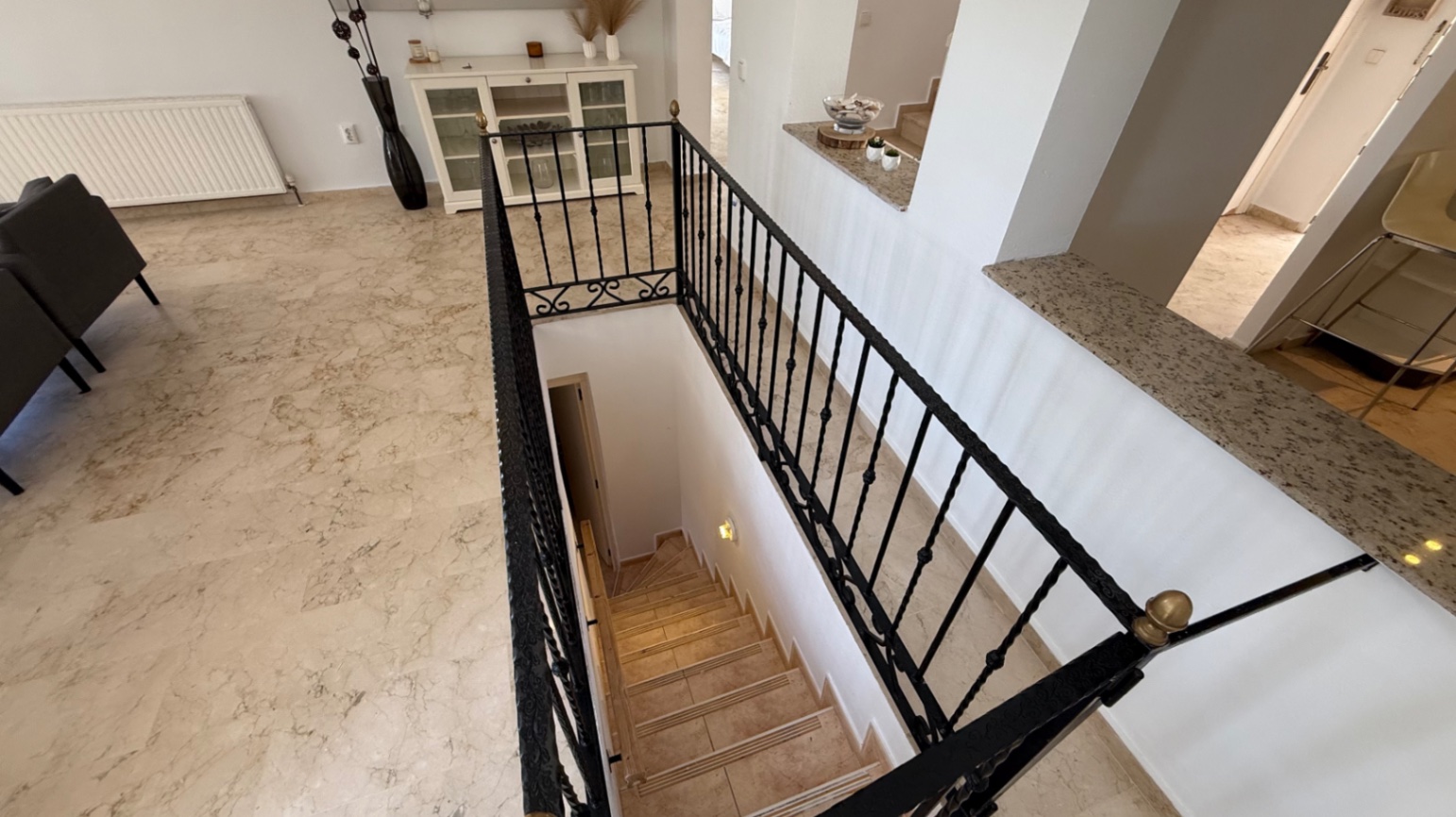 For sale - 4 Bedroom 2 Bathroom Villa in Orihuela - Inland  - Alicante