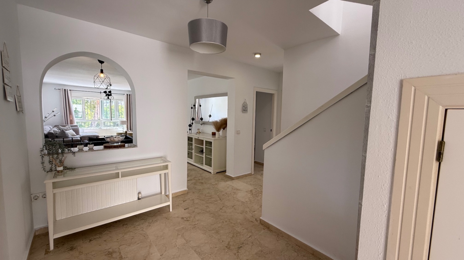 For sale - 4 Bedroom 2 Bathroom Villa in Orihuela - Inland  - Alicante