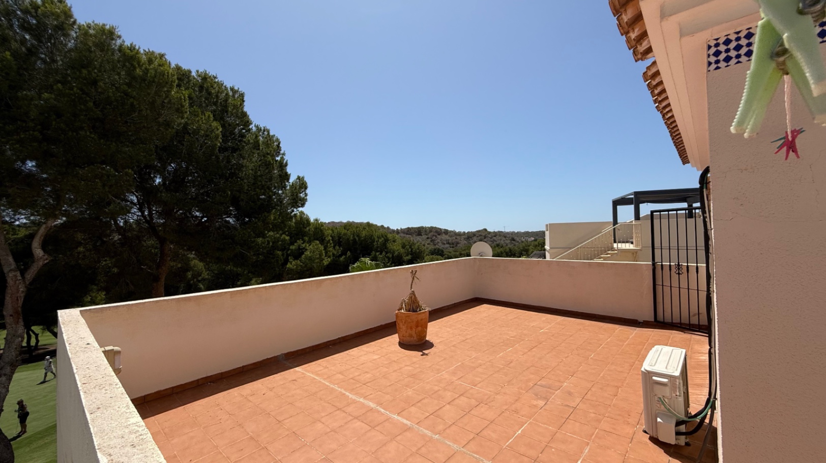 For sale - 4 Bedroom 2 Bathroom Villa in Orihuela - Inland  - Alicante
