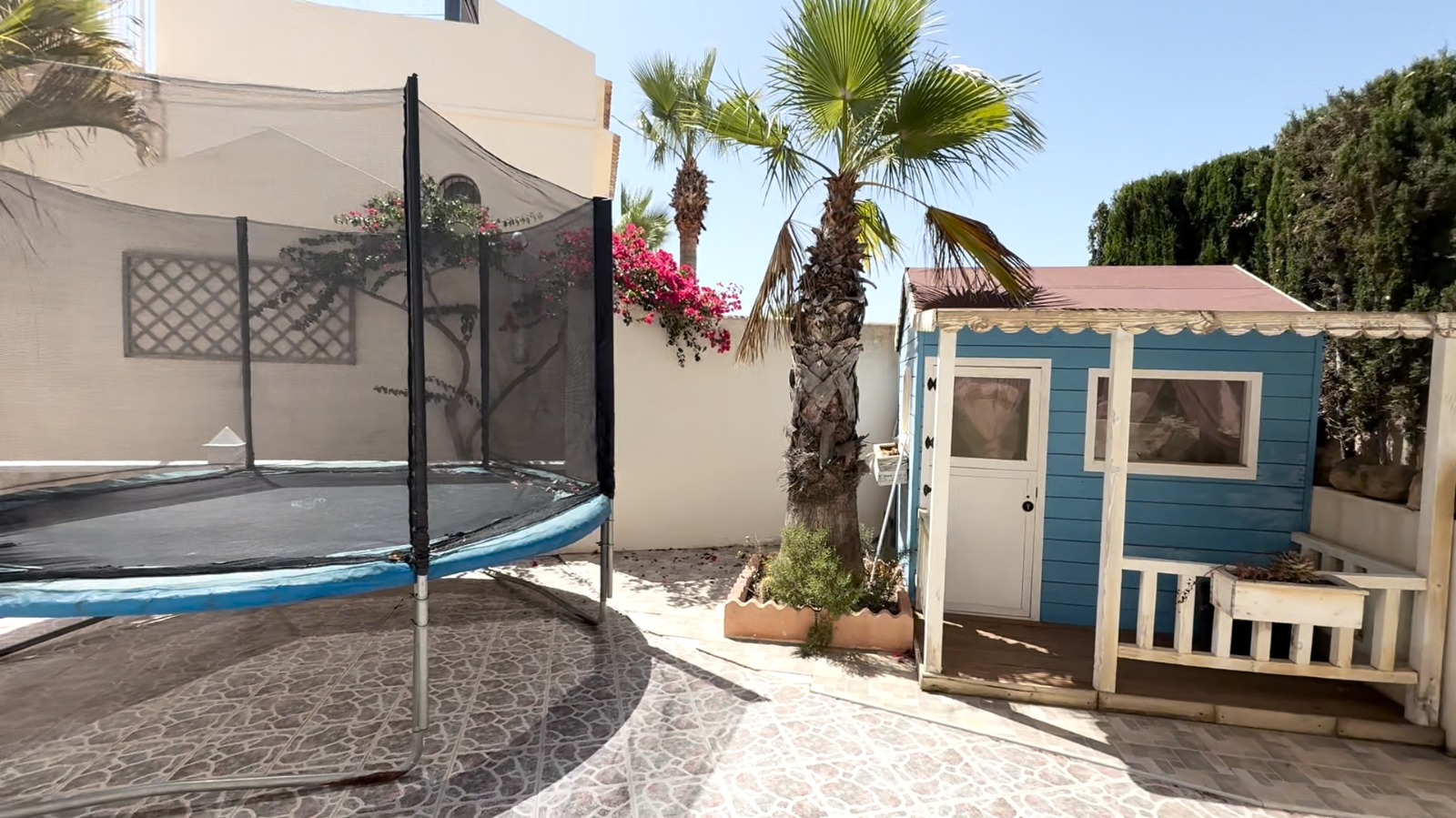 For sale - 4 Bedroom 2 Bathroom Villa in Orihuela - Inland  - Alicante