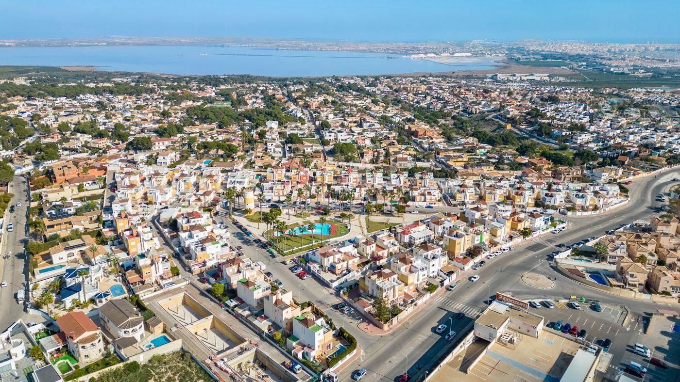 For sale - 3 Bedroom 2 Bathroom Town House in Orihuela Costa - Costa Blanca  - Alicante