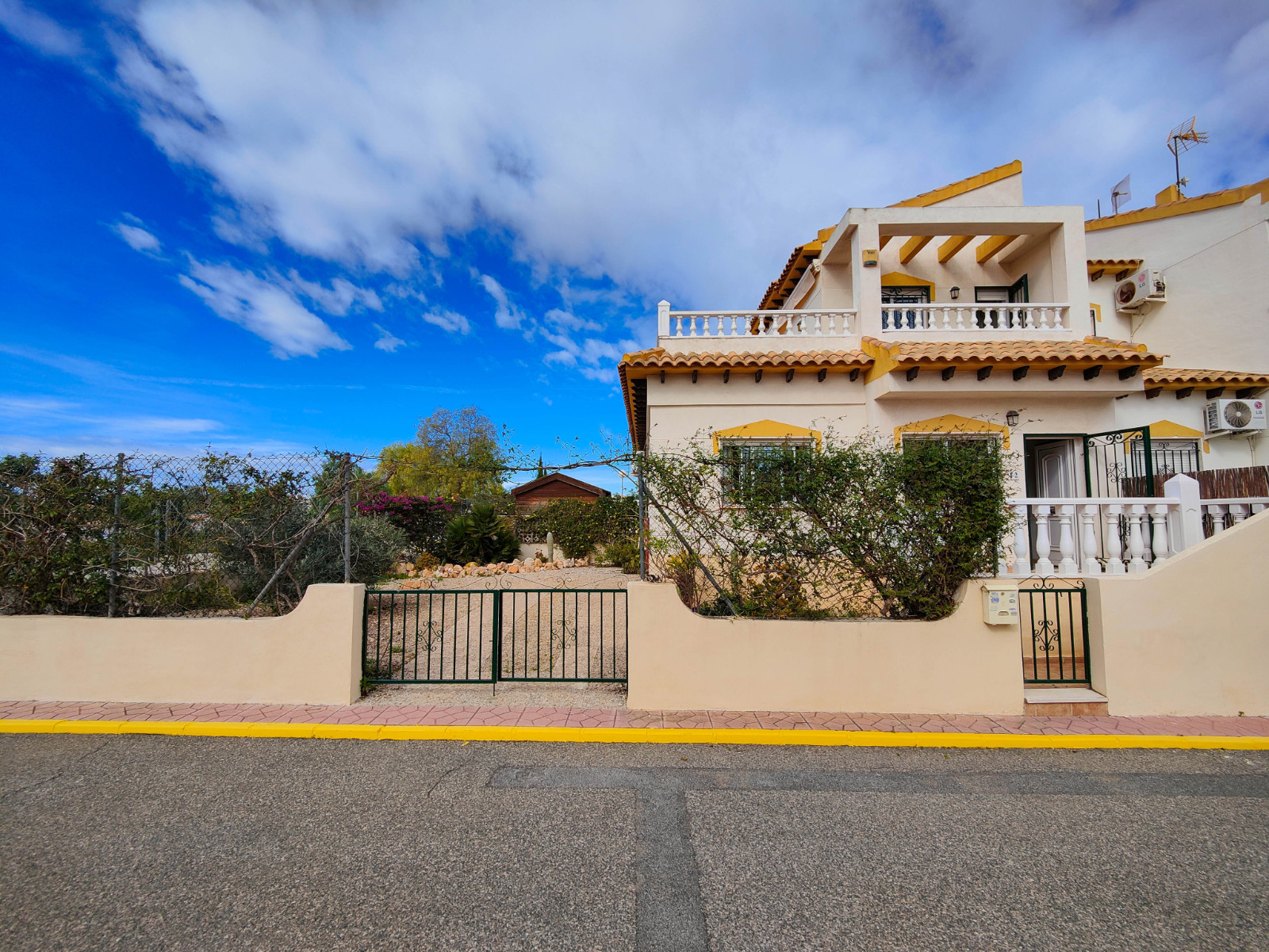 For sale - 3 Bedroom 2 Bathroom Town House in Orihuela Costa - Costa Blanca  - Alicante