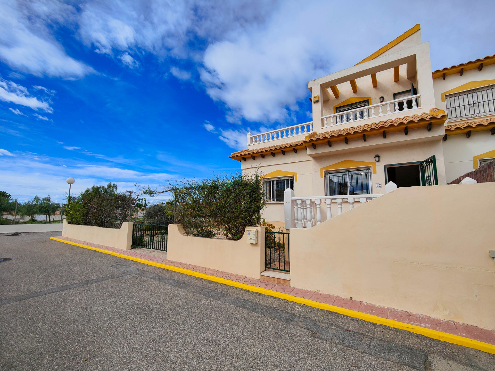 For sale - 3 Bedroom 2 Bathroom Town House in Orihuela Costa - Costa Blanca  - Alicante