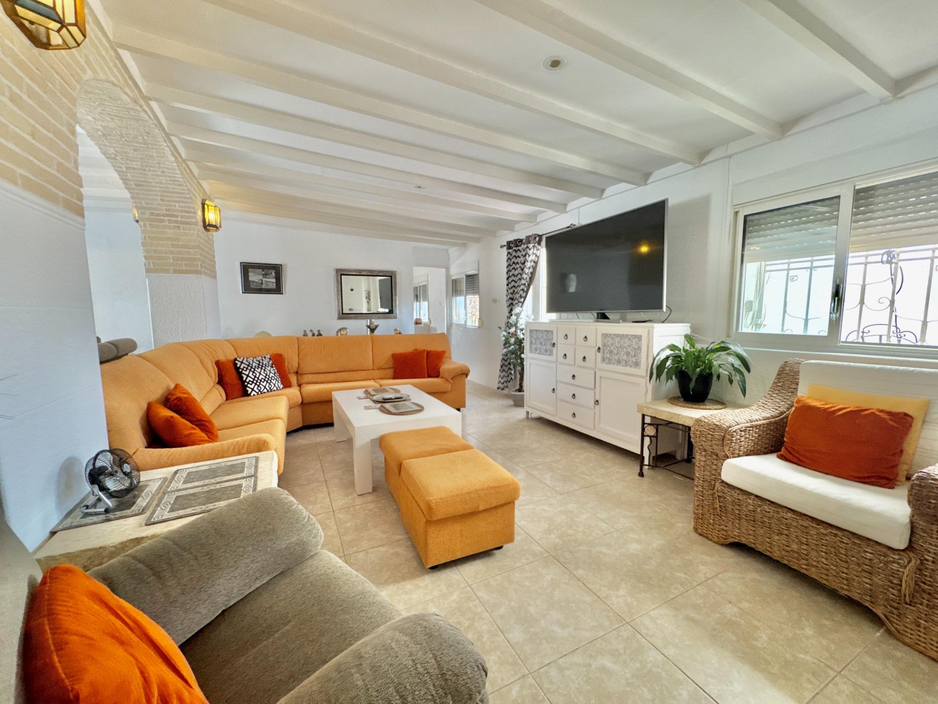 For sale - 7 Bedroom 5 Bathroom Villa in Dolores - Comunidad Valenciana  - Alicante