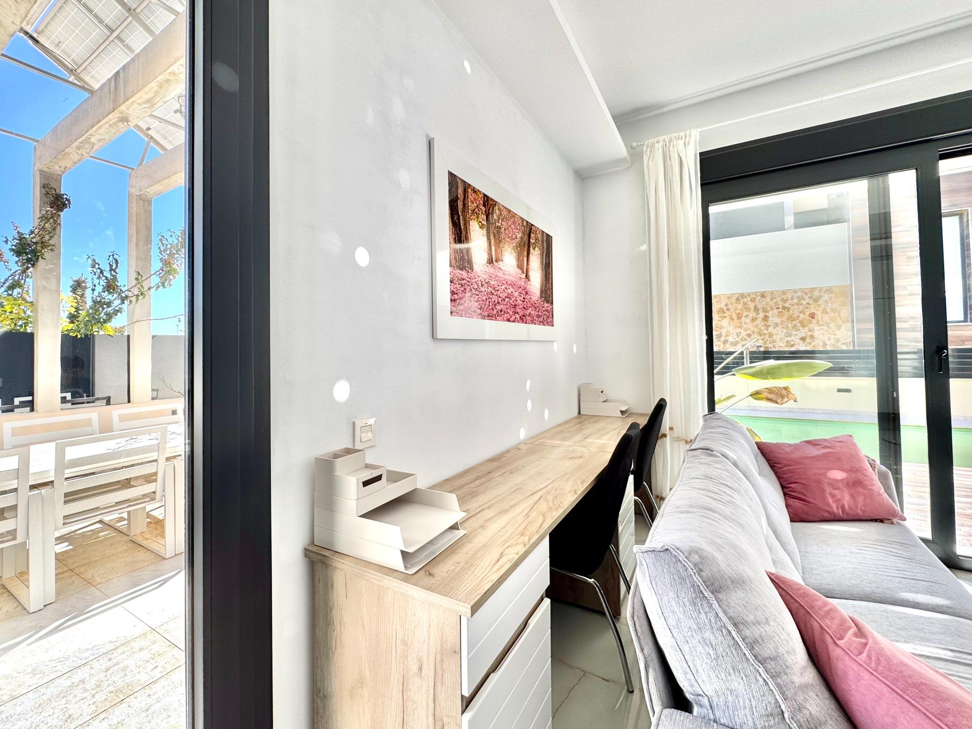 For sale - 4 Bedroom 4 Bathroom Villa in Orihuela Costa - Lomas De Cabo Roig  - Alicante