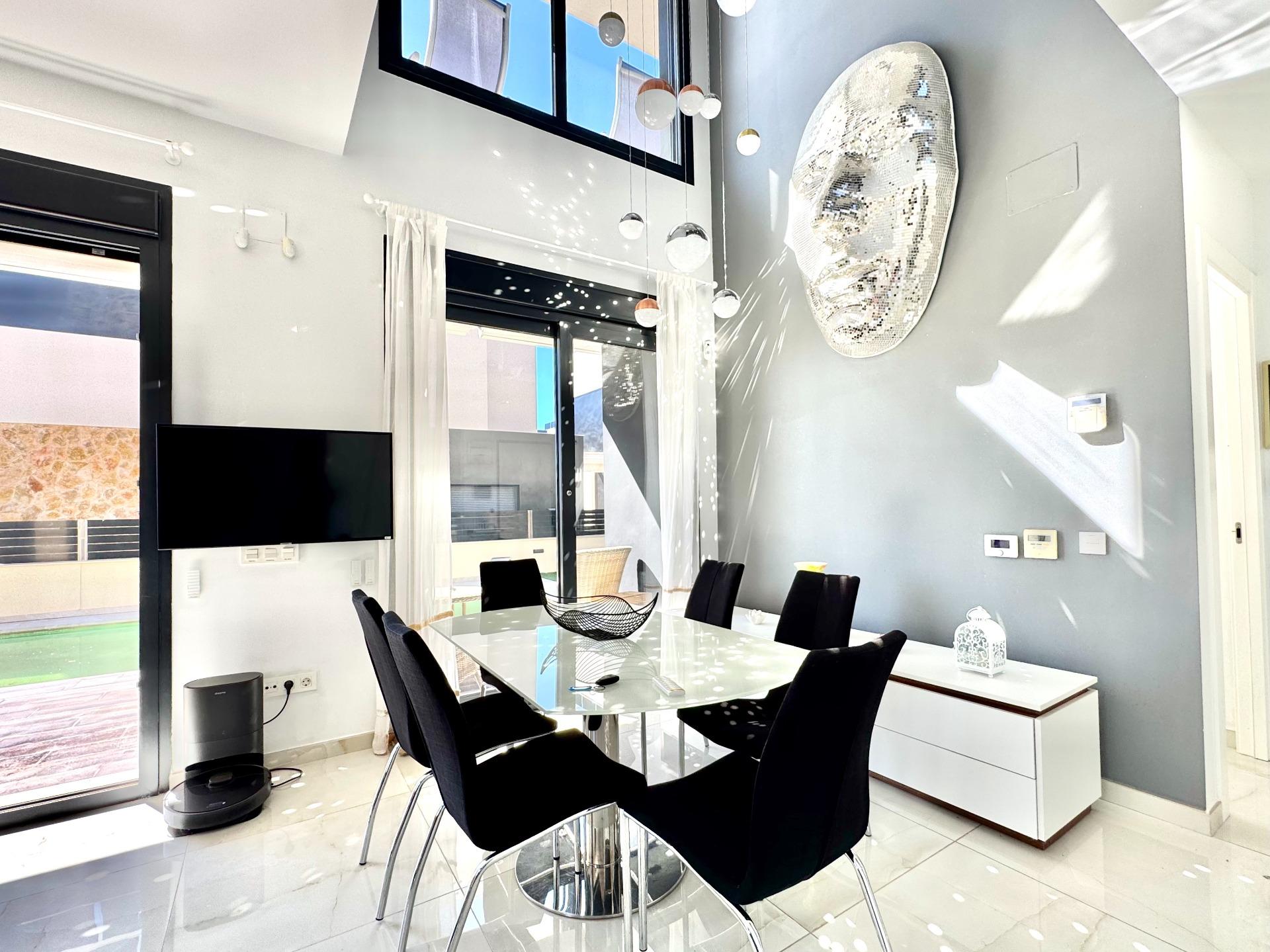 For sale - 4 Bedroom 4 Bathroom Villa in Orihuela Costa - Lomas De Cabo Roig  - Alicante