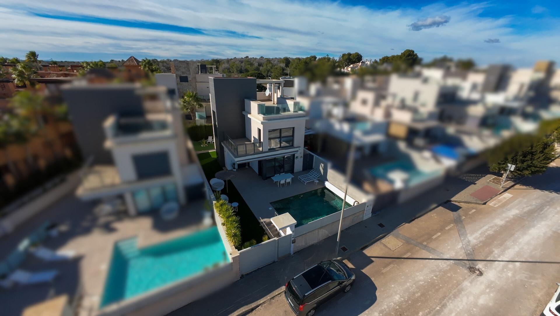 For sale - 4 Bedroom 3 Bathroom Villa in San Miguel de Salinas - Bellavista  - Alicante