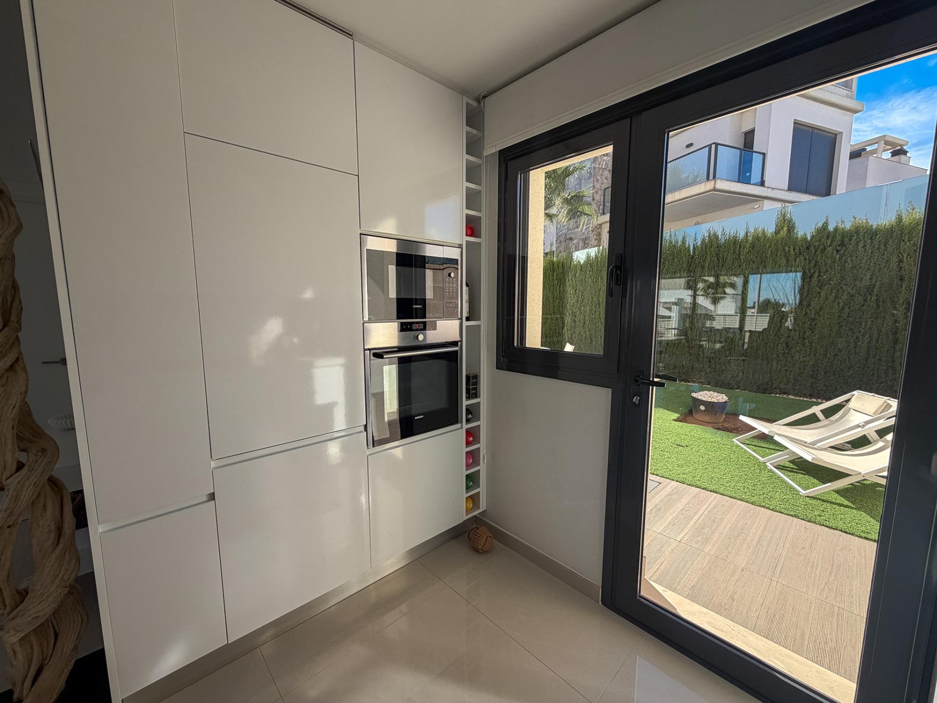 For sale - 4 Bedroom 3 Bathroom Villa in San Miguel de Salinas - Bellavista  - Alicante