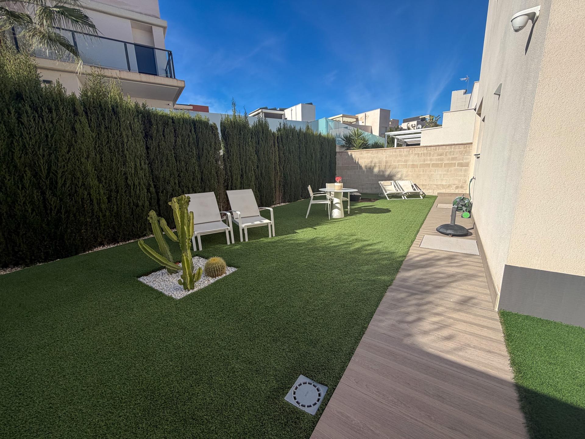 For sale - 4 Bedroom 3 Bathroom Villa in San Miguel de Salinas - Bellavista  - Alicante