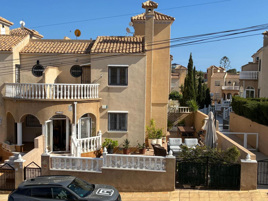 3 Bedroom 2 Bathroom Quad Villa in Villamartin
