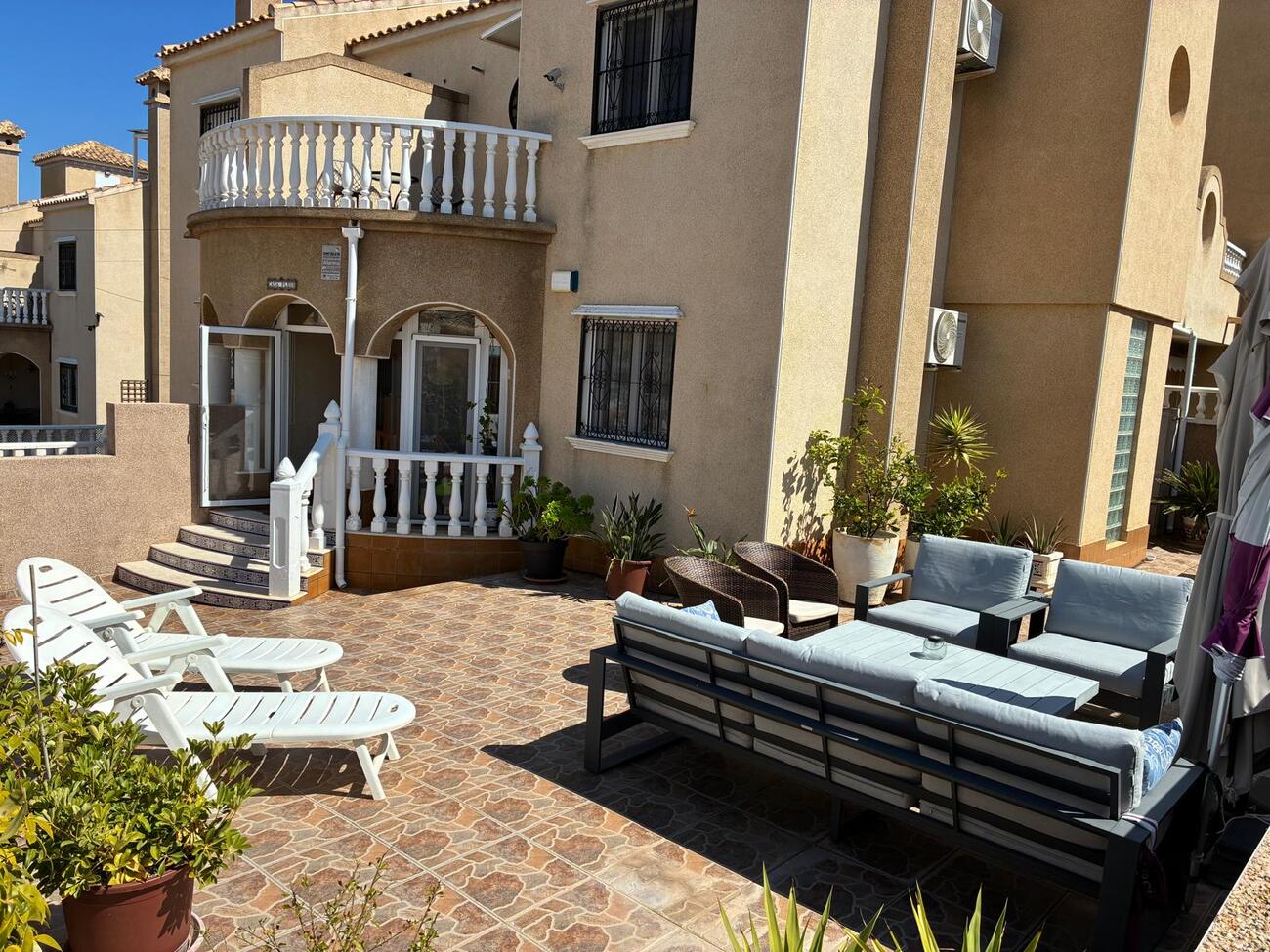 For sale - 3 Bedroom 2 Bathroom Quad Villa in Villamartin - Costa Blanca  - Alicante