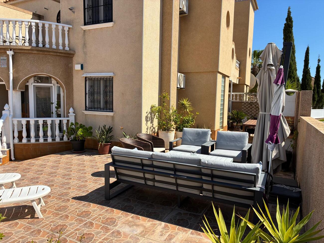 For sale - 3 Bedroom 2 Bathroom Quad Villa in Villamartin - Costa Blanca  - Alicante