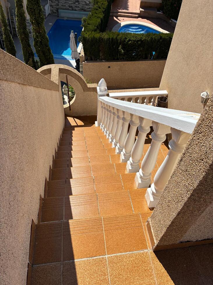 For sale - 3 Bedroom 2 Bathroom Quad Villa in Villamartin - Costa Blanca  - Alicante