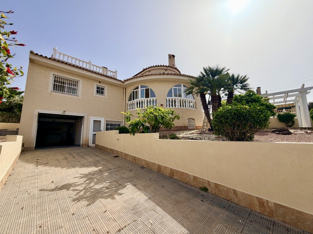 For sale - 5 Bedroom 3 Bathroom Villa in Ciudad Quesada - Costa Blanca  - Alicante